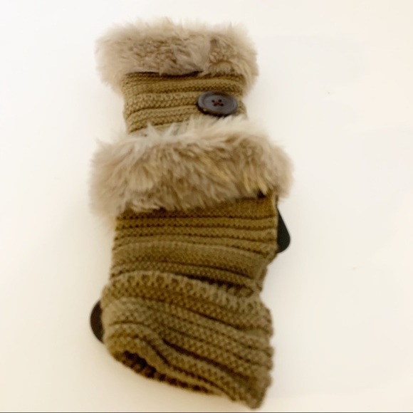 Hand warmers with fur cuff! Button on cuff! - Picture 1 of 3